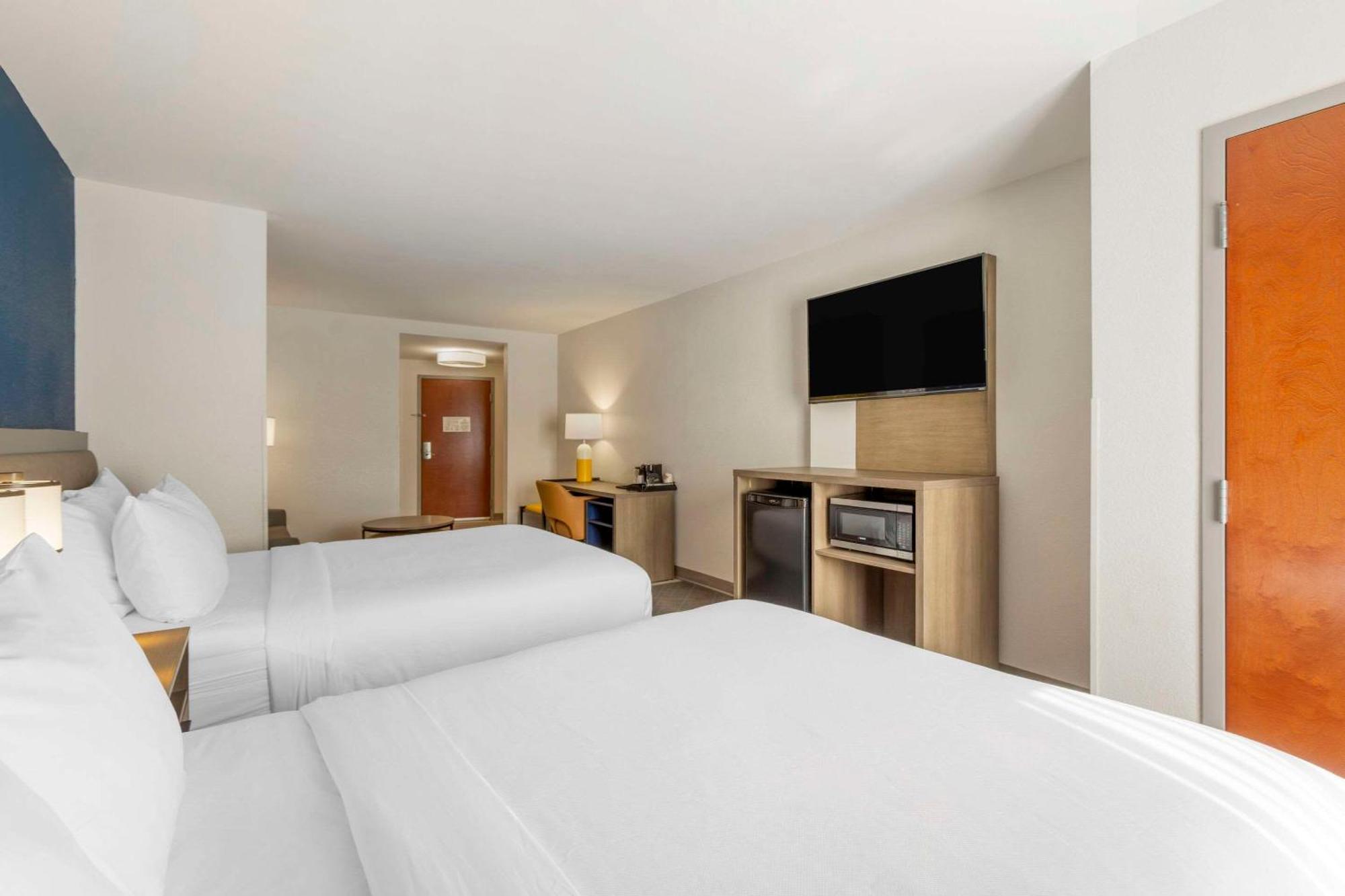 Comfort Suites Columbia Northeast - Fort Jackson Екстериор снимка