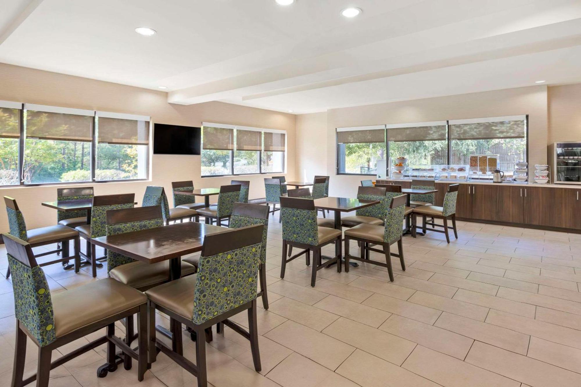 Comfort Suites Columbia Northeast - Fort Jackson Екстериор снимка
