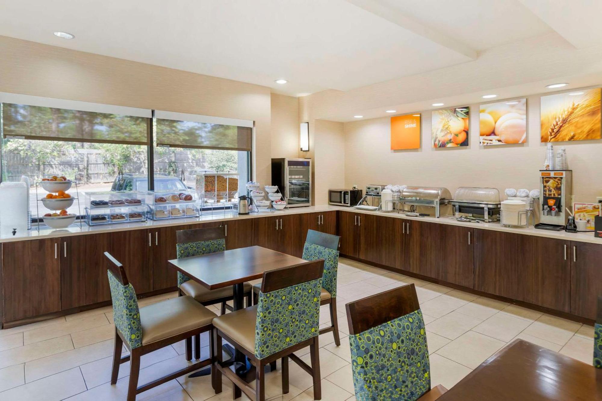 Comfort Suites Columbia Northeast - Fort Jackson Екстериор снимка