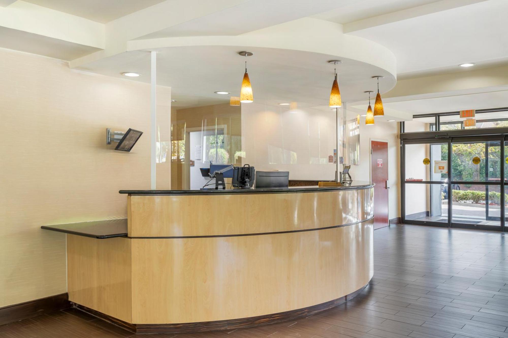 Comfort Suites Columbia Northeast - Fort Jackson Екстериор снимка